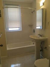 14 Parkway Rd, Unit 4 in Brookline, MA - Foto de edificio - Building Photo