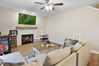 1124 Stillwood Dr in Clarksville, TN - Building Photo - Building Photo