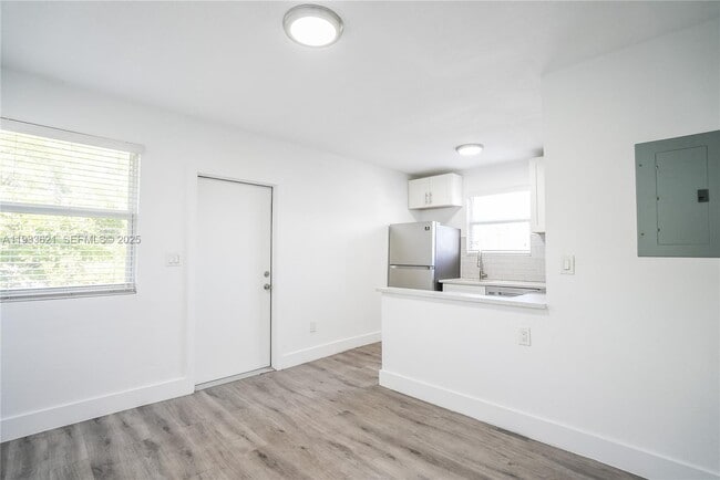 1950 NW 2nd Ct in Miami, FL - Foto de edificio - Building Photo