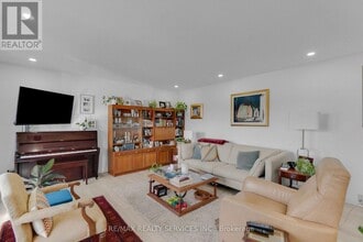 402 Elizabeth St in Grimsby, ON - Building Photo - Building Photo