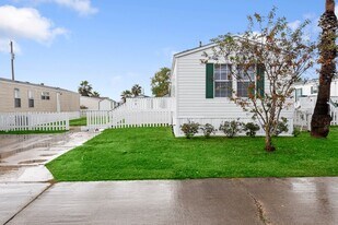 5050 St Kitts Calle in Dickinson, TX - Building Photo