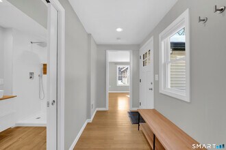 10 Elm Ave in Enfield, CT - Building Photo - Building Photo