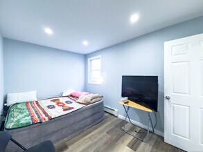 12 Smith St in Derby, CT - Building Photo - Building Photo