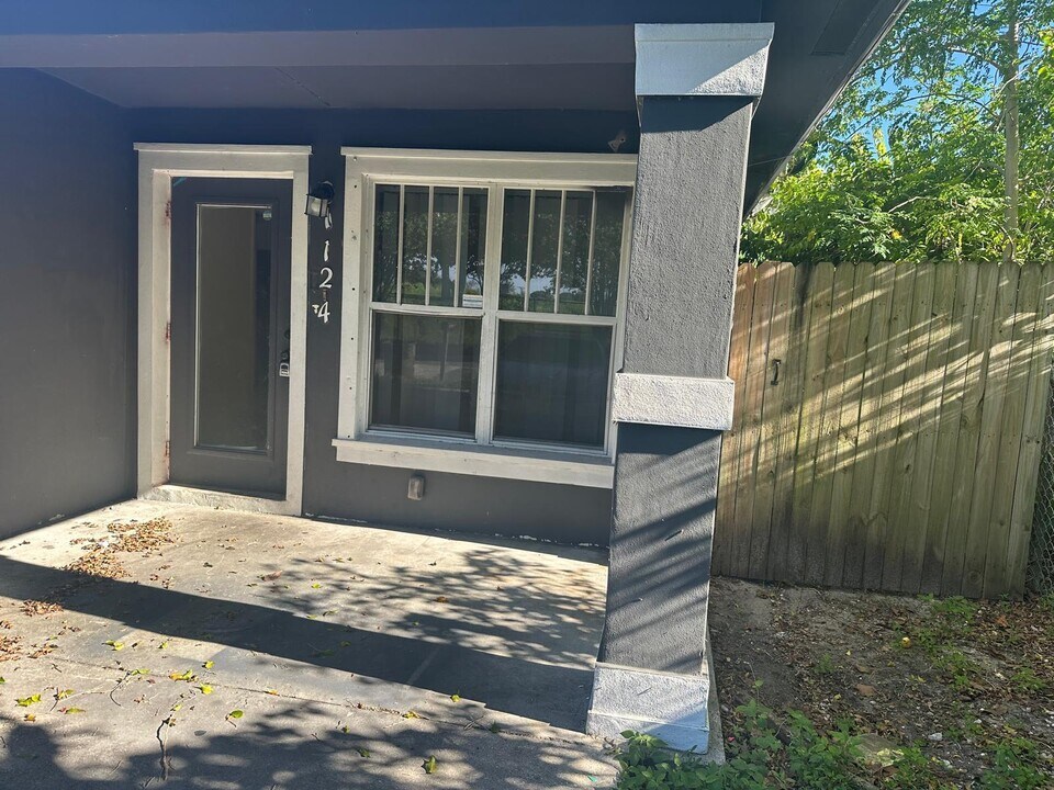 1124 23rd St in West Palm Beach, FL - Building Photo