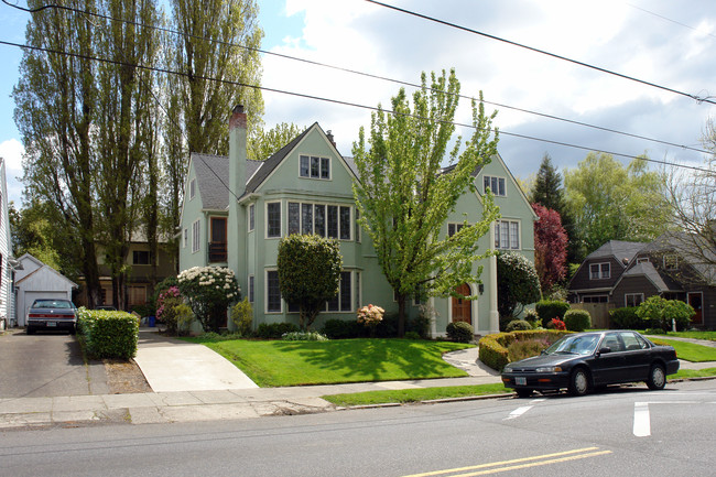 2420 NE 15th Ave in Portland, OR - Foto de edificio - Building Photo