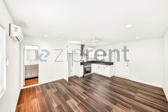 3300 Wisconsin Ave in South Gate, CA - Building Photo - Building Photo