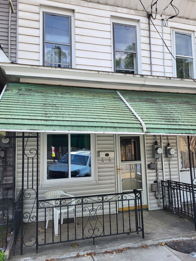 property at 1218 E Centre St