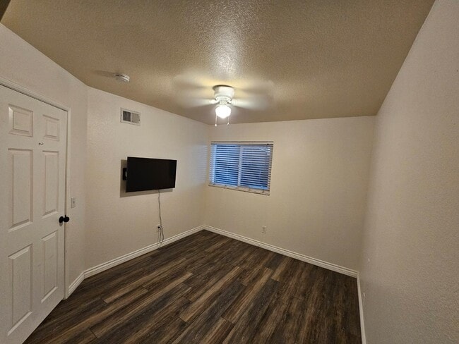 property at 1704 Horseshoe Ct