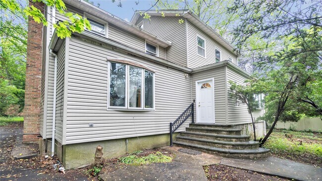 property at 117 Glenwood Rd