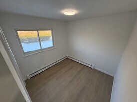 5494 Express Dr S, Unit 1 in Holtsville, NY - Building Photo