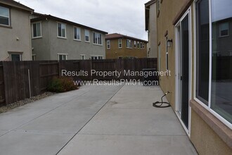 136 Lily Bay Cir in Sacramento, CA - Building Photo - Building Photo