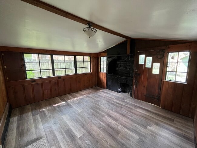 property at 765 Metcalf Pl