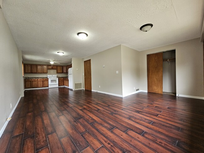 107 W Park St, Unit #1 in Spencer, IA - Building Photo - Building Photo