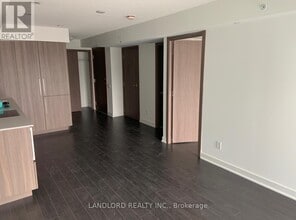 17 Bathurst St in Toronto, ON - Building Photo - Building Photo