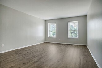 353 N Post Oak Ln in Houston, TX - Building Photo - Building Photo