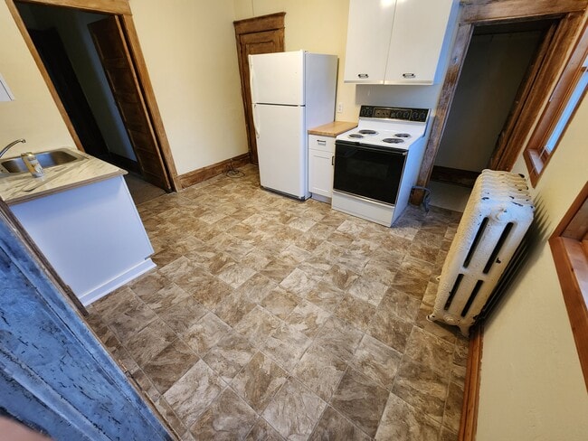 2217 John Ave, Unit 2 in Superior, WI - Foto de edificio - Building Photo