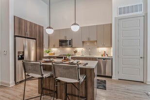 Isaac Apartments in Frisco, TX - Building Photo