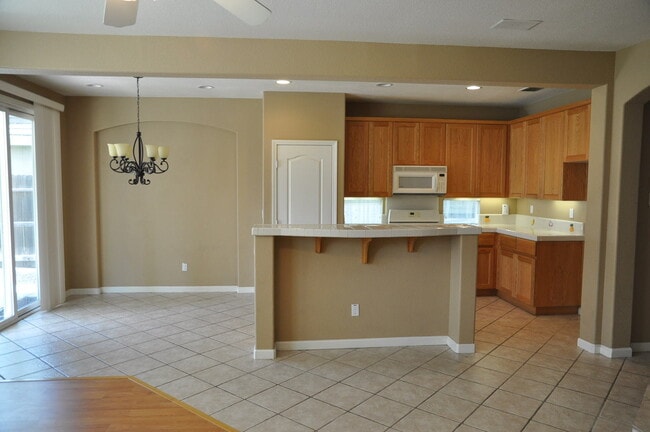 108 Lone Oak Ct in Roseville, CA - Building Photo - Building Photo