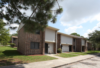 Centennial Townhomes East in Jacksonville, FL - Building Photo - Building Photo