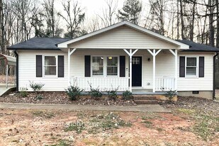 210 Meadowbrook Dr in Mcdonough, GA - Building Photo