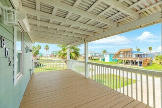 805 Seashell Dr in Freeport, TX - Building Photo - Building Photo