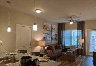 12850 Perry Rd in Houston, TX - Building Photo - Building Photo