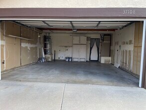 37108 La Contempo Ave in Palmdale, CA - Foto de edificio - Building Photo