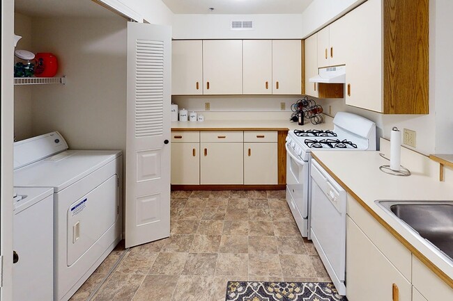 Tracy Creek Apartment Homes in Perrysburg, OH - Foto de edificio - Building Photo