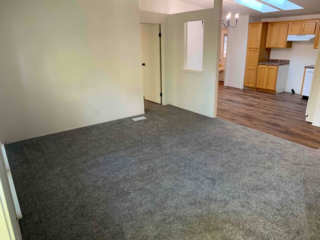 1341 Rhoda Ln in Independence, OR - Building Photo - Building Photo