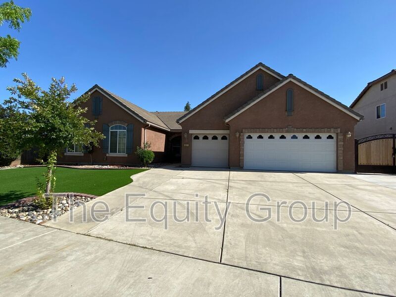 4911 W Elkhorn Ave in Visalia, CA - Building Photo