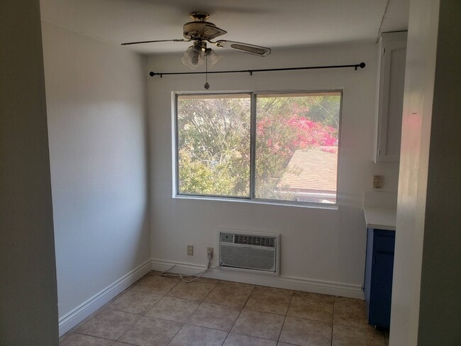 4475 Dale Ave, Unit 211 in La Mesa, CA - Building Photo - Building Photo