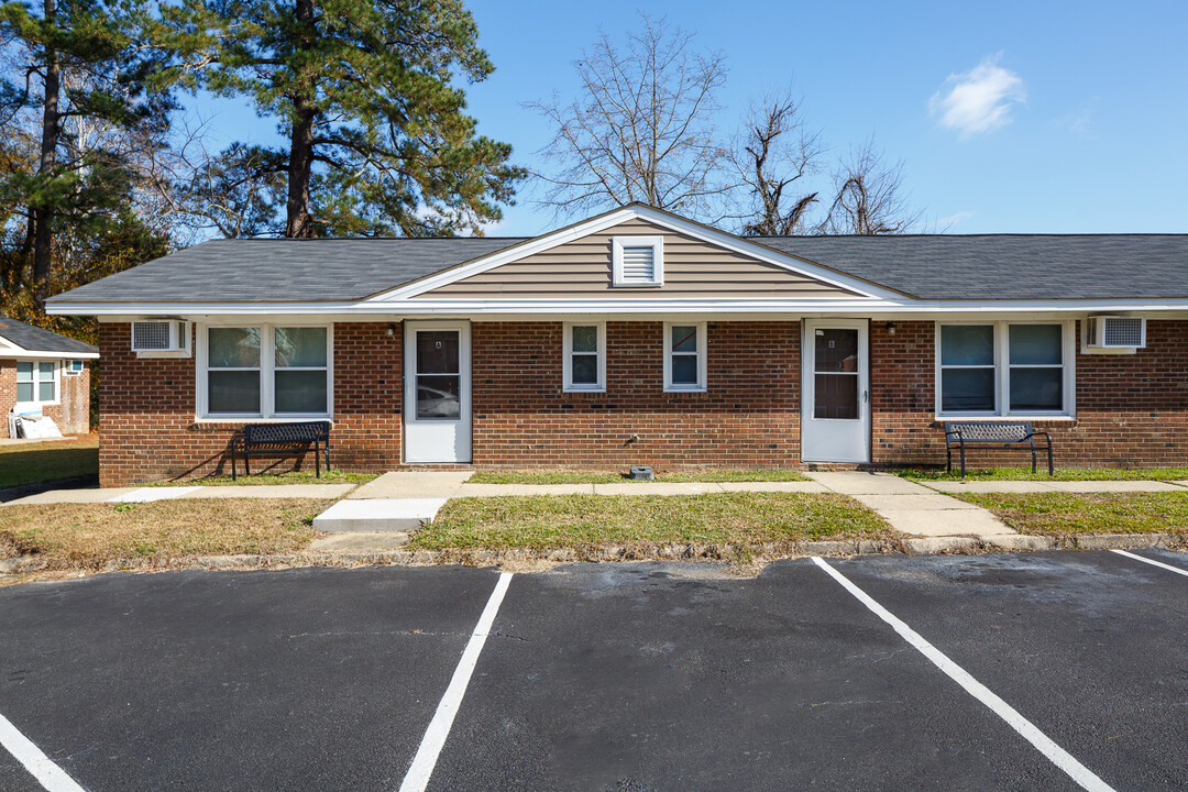 1049 Rulnick St in Fayetteville, NC - Building Photo