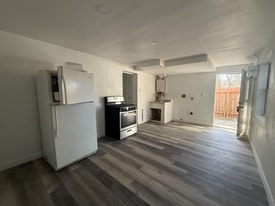 231 E Lubbock St in San Antonio, TX - Building Photo