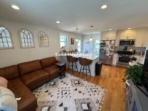 37 Porter St, Unit 1T in Cambridge, MA - Building Photo - Building Photo