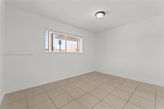2660 W 76th St, Unit 106 in Hialeah, FL - Building Photo - Building Photo