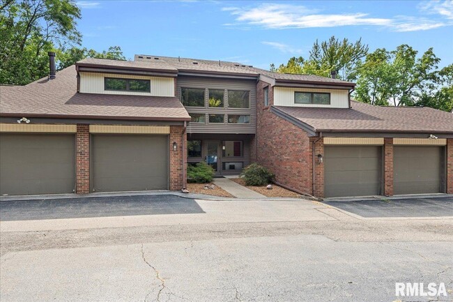 2012 Jeanette Ln in Springfield, IL - Building Photo - Building Photo
