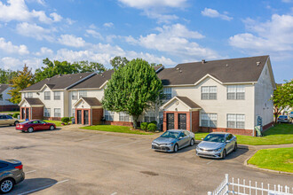 Pelican Bay in Baton Rouge, LA - Building Photo - Building Photo