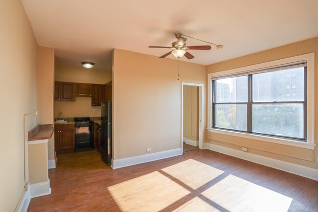 5326 S Cornell Ave in Chicago, IL - Building Photo - Building Photo