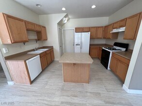 733 Easter Lily Pl in Henderson, NV - Foto de edificio - Building Photo
