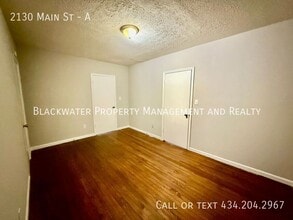 2130 Main St in Lynchburg, VA - Foto de edificio - Building Photo