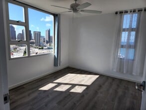 215 N King St, Unit 2101 in Honolulu, HI - Foto de edificio - Building Photo
