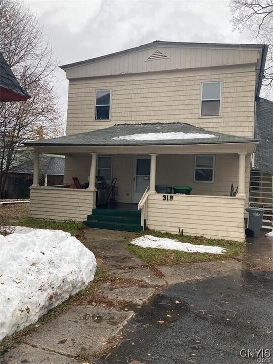 318 Stone St in Watertown, NY - Foto de edificio