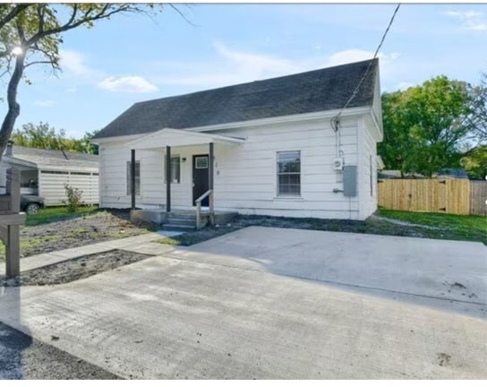 property at 810 Seven Oaks Rd