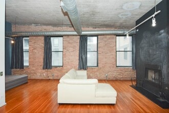 110 N Peoria St, Unit A01C in Chicago, IL - Foto de edificio - Building Photo