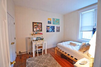 318 Saint Paul St, Unit 5 in Brookline, MA - Foto de edificio - Building Photo