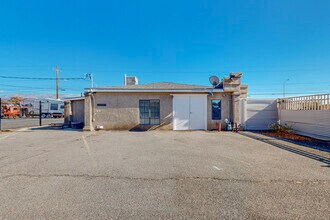 5717 Edith Blvd NE in Albuquerque, NM - Building Photo - Building Photo