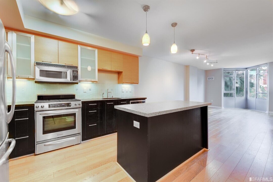 170 King St-Unit -405 in San Francisco, CA - Building Photo