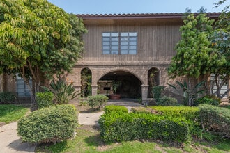 6210 Whitsett in North Hollywood, CA - Building Photo - Building Photo