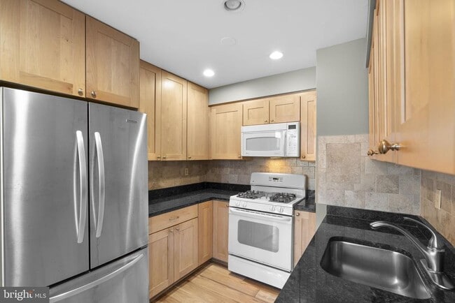 7753 Patriot Dr in Annandale, VA - Building Photo - Building Photo