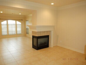 1903 Spring Cedar Ln in Houston, TX - Foto de edificio - Building Photo